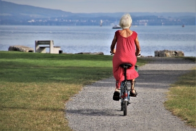 bien vieillir en santé sénior à vélo